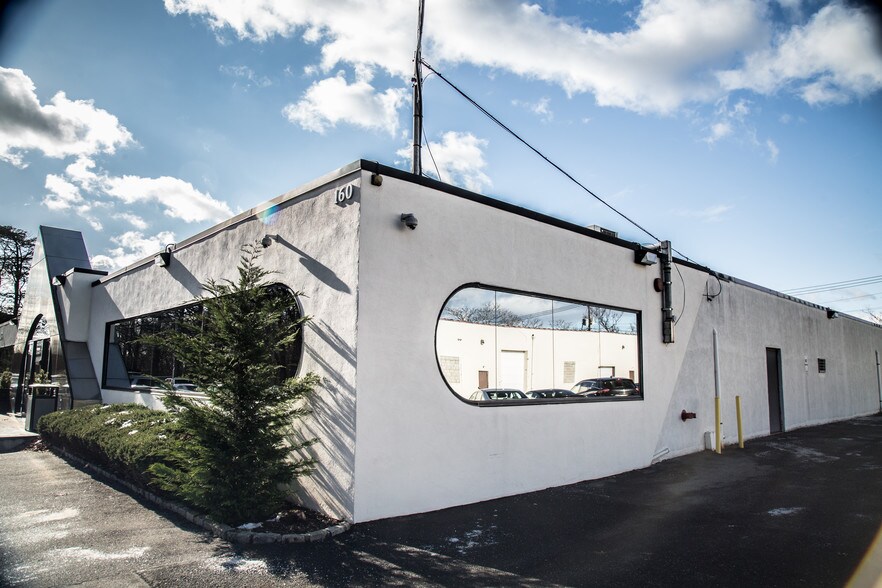 More Photos Of 160 Oak Dr, Syosset Flex For Sale