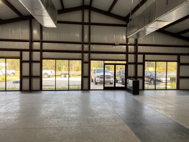 Primary Photo Of 827 Leonard C Taylor Pkwy, Green Cove Springs Service For Lease