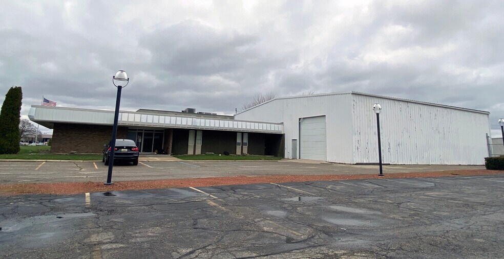 More Photos Of 3850 Capital City Blvd, Lansing Airplane Hangar For Sale