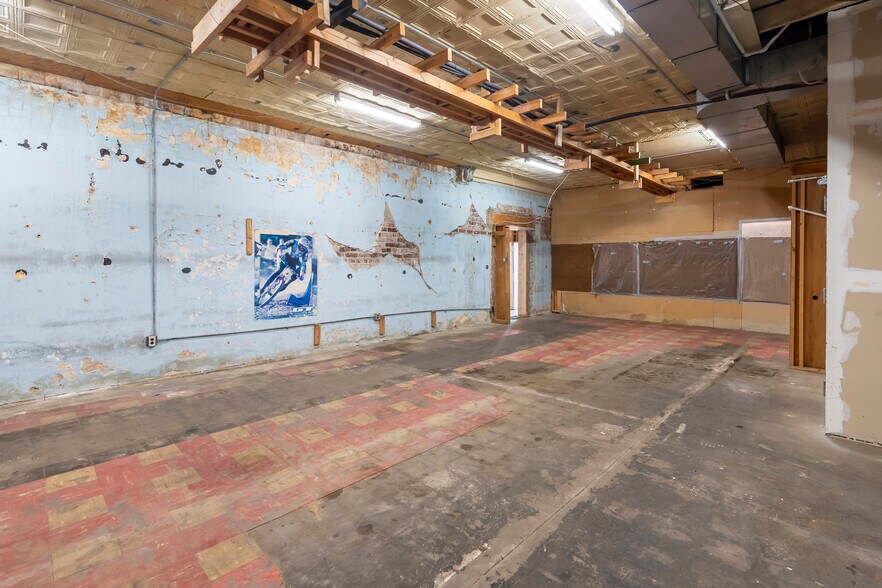 More Photos Of 300 S Illinois Ave, Carbondale Storefront Retail Office For Sale