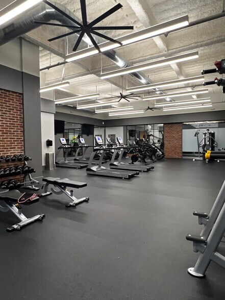 More Photos Of 755 W Big Beaver Rd, Troy Coworking Space