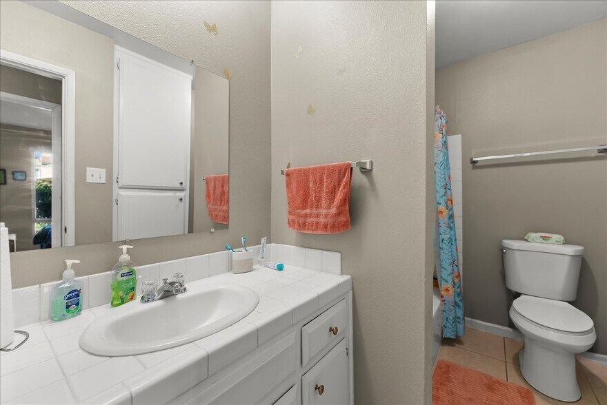 More Photos Of 915 Johnfer Way, Sacramento Apartments For Sale