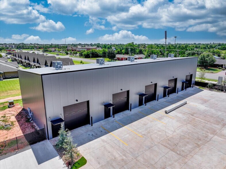 More Photos Of 1229 NW 122nd St, Oklahoma City Light Manufacturing For Lease