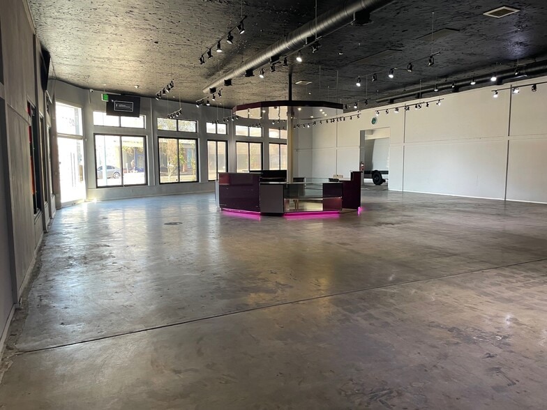 More Photos Of 4900-4906 Lankershim Blvd, North Hollywood Freestanding For Lease