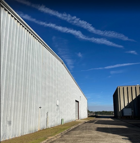 More Photos Of 215 7th Way, Alexander City Distribution For Sale