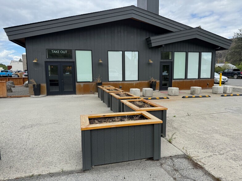 More Photos Of 425 S. Glover St, Twisp Restaurant For Sale