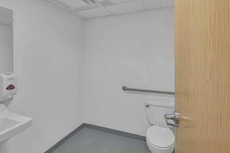 More Photos Of 314 Chris Gaupp Dr, Galloway Medical For Lease