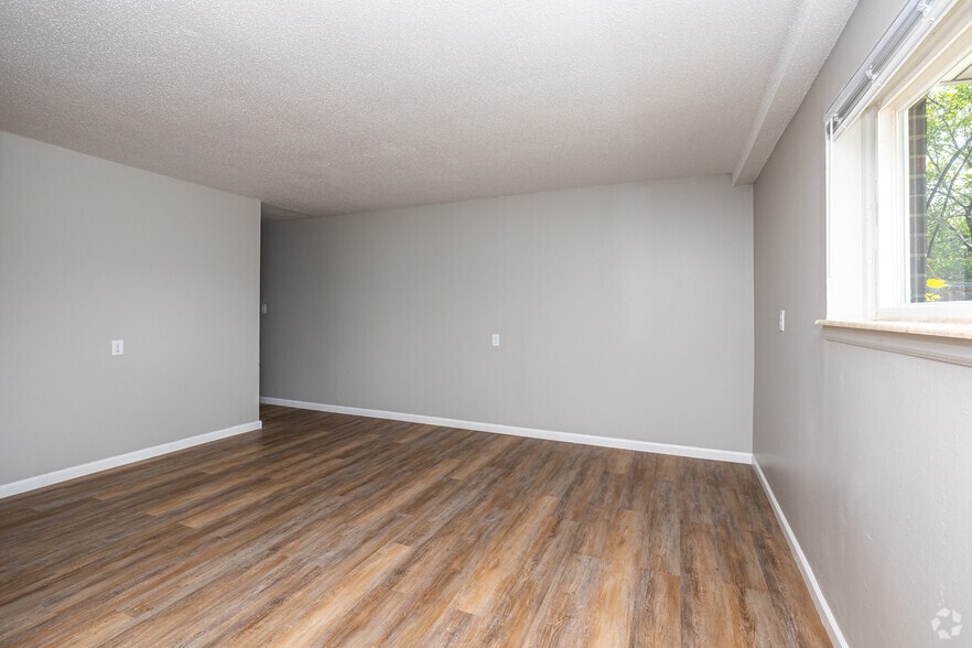 More Photos Of 108 NW 63rd St, Kansas City Apartments For Sale