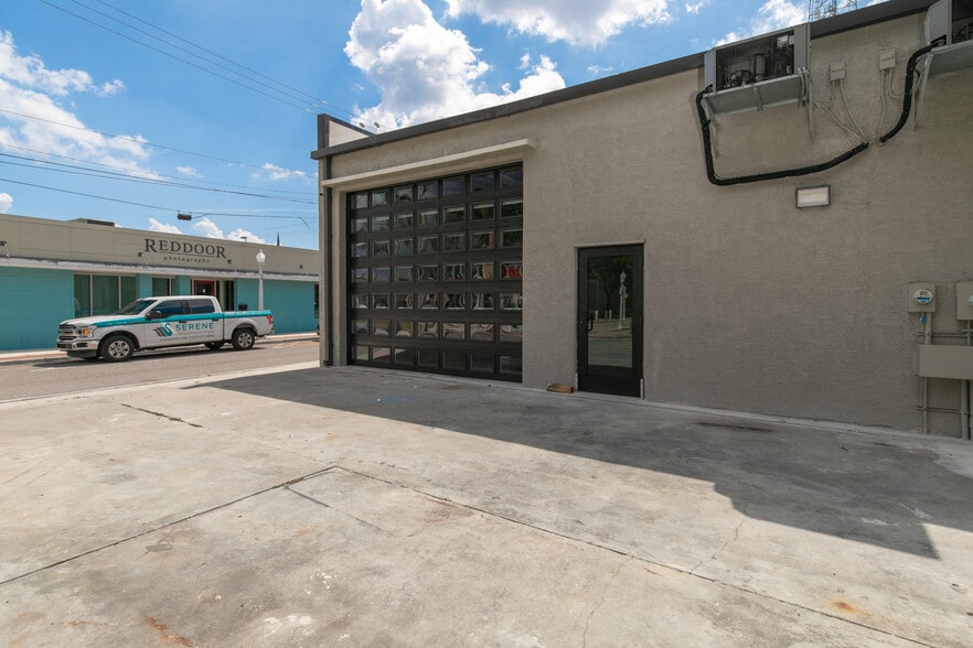 More Photos Of 1529-1531 Lee St, Fort Myers Bar For Sale