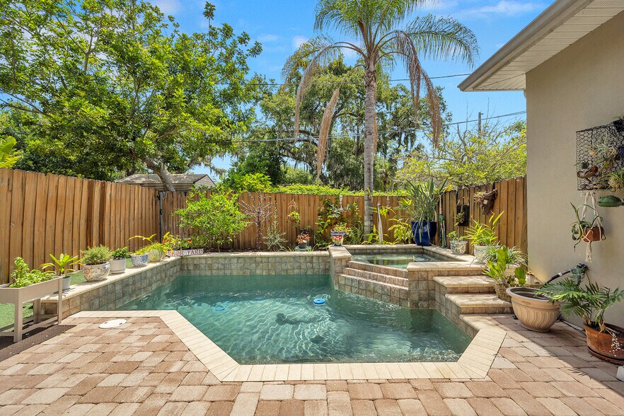 More Photos Of 429 2nd St S, Safety Harbor Specialty For Sale