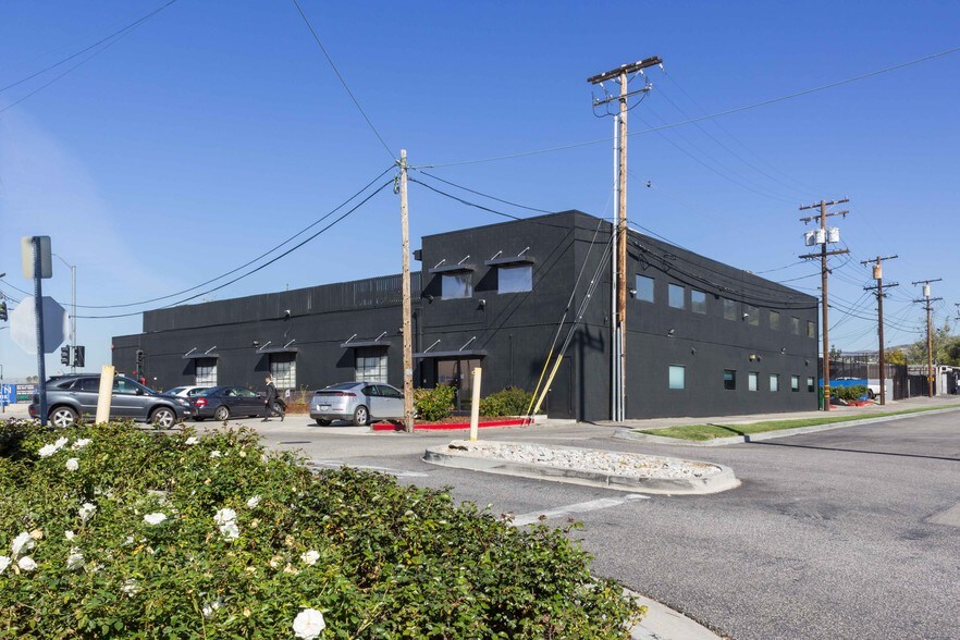 More Photos Of 3000 N Hollywood Way, Burbank Office For Lease