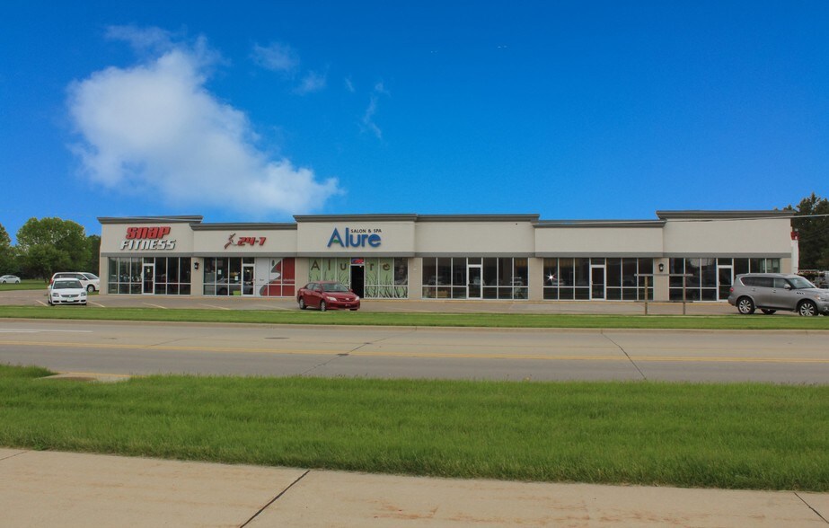 More Photos Of 600 E LeClaire Rd, Eldridge Freestanding For Sale