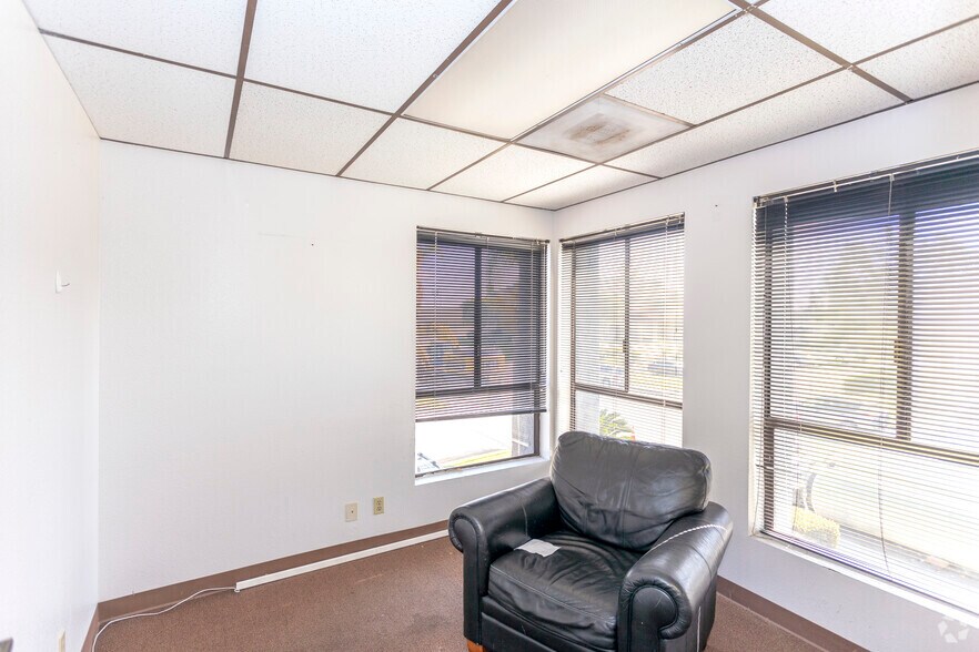 More Photos Of 9606-9636 Tierra Grande, San Diego Unknown For Lease