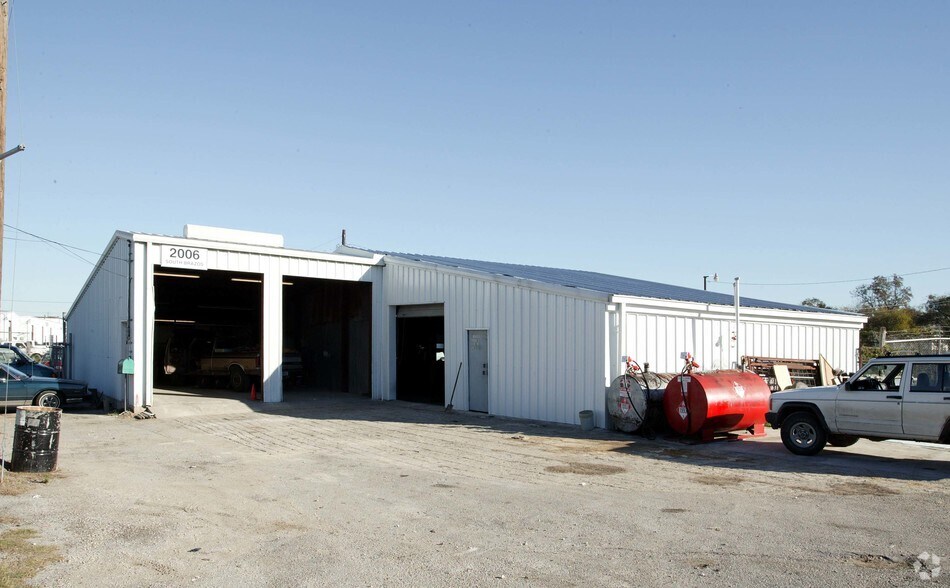 More Photos Of 1731 S San Marcos, San Antonio Unknown For Lease