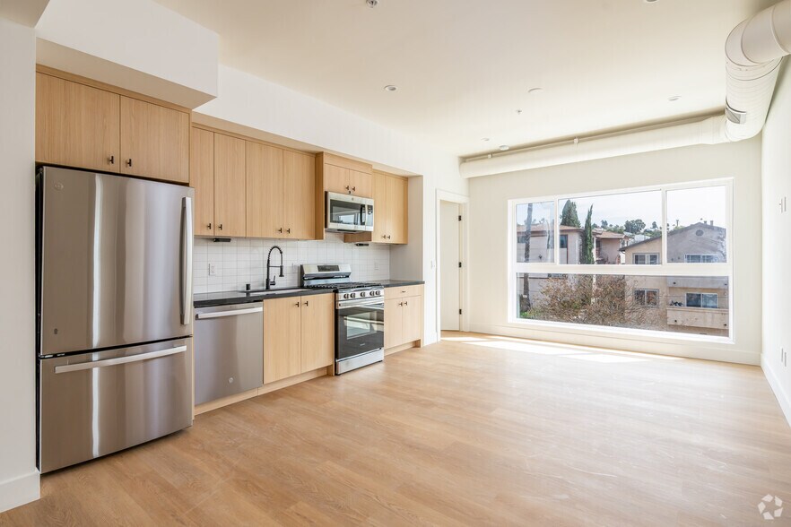 More Photos Of 611 N Virgil Ave, Los Angeles Apartments For Lease