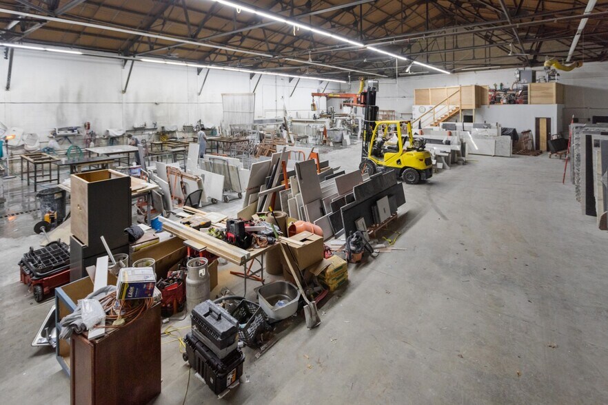 More Photos Of 165-167 Bow St, Everett Light Manufacturing For Lease