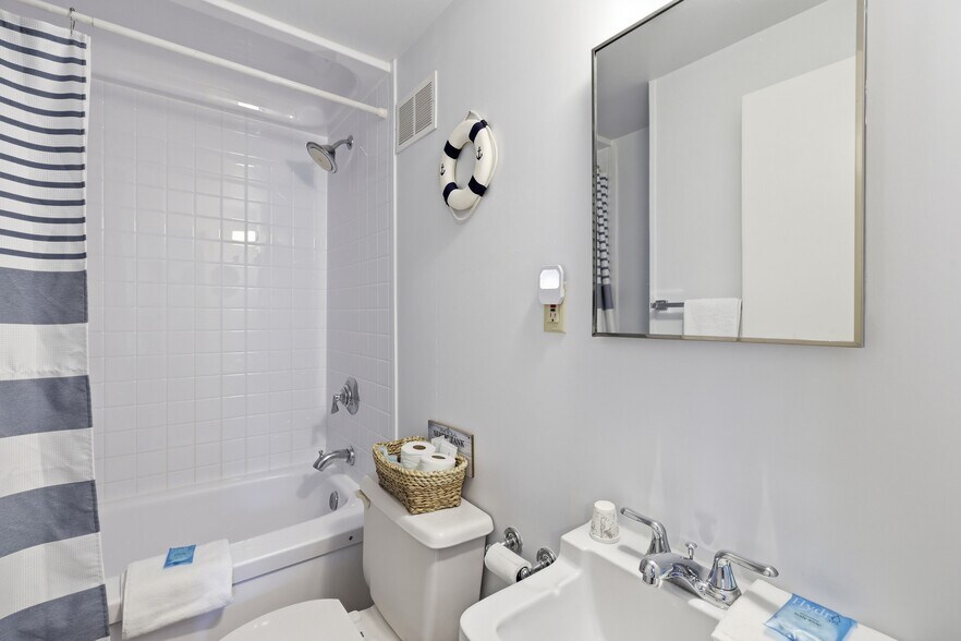 More Photos Of 7001 Savona Access Rd, Thompson-Nicola Hotel For Sale