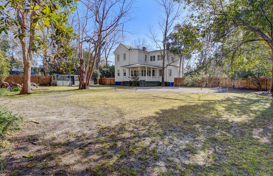 More Photos Of 112 S Magnolia St, Summerville Office Residential For Lease