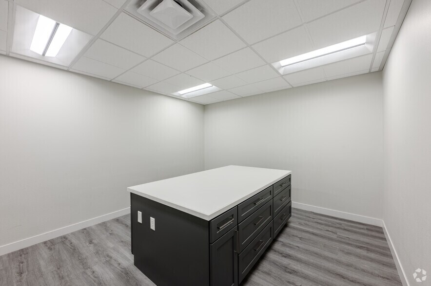 More Photos Of 530 S 6th St, Las Vegas Office For Lease