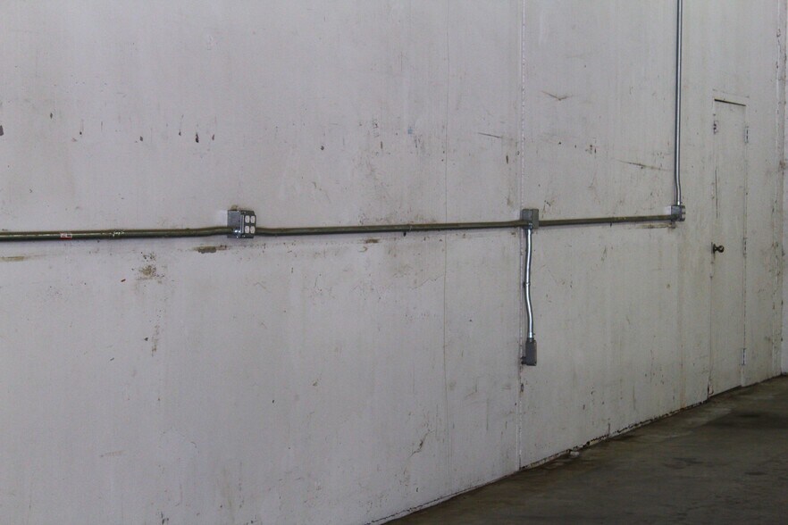 More Photos Of 1808 Barnett Dr, Weatherford Warehouse For Lease