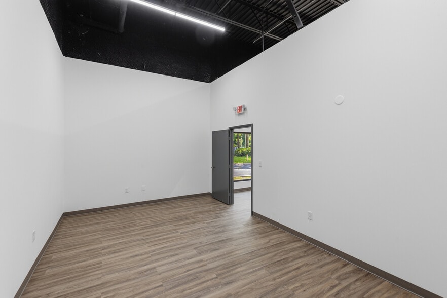 More Photos Of 11576 Pierson Rd, Wellington Warehouse For Lease
