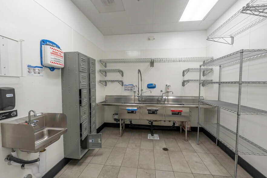 More Photos Of 12274 Palmdale Rd, Victorville Storefront For Lease