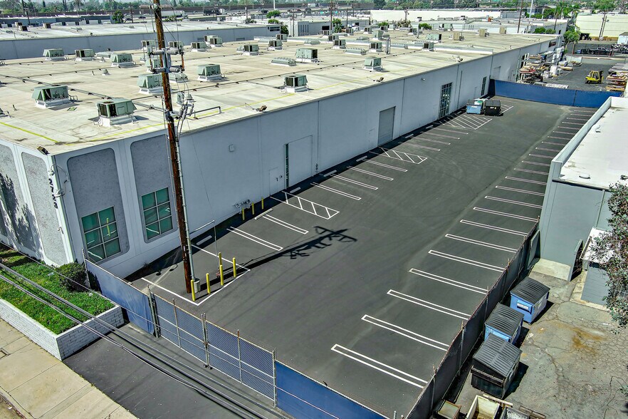 More Photos Of 12723 Wentworth St, Pacoima Warehouse For Lease