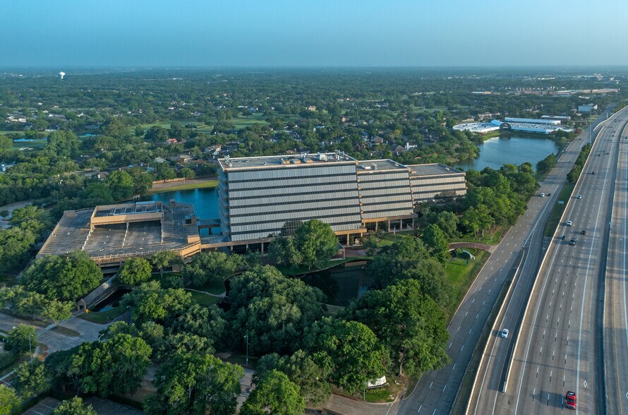 More Photos Of 14141 Southwest Fwy, Sugar Land Office For Sale
