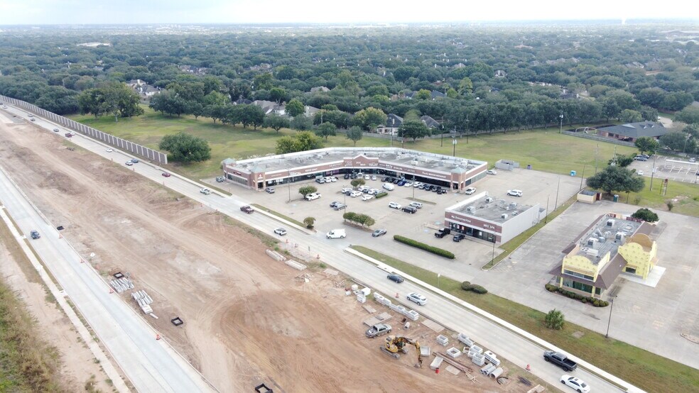 More Photos Of 5022 E Hwy 90 A, Sugar Land Unknown For Lease