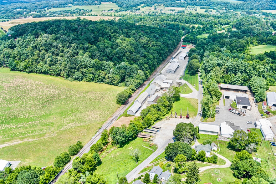 More Photos Of 8106 Intersection Rd, Glen Rock Warehouse For Lease