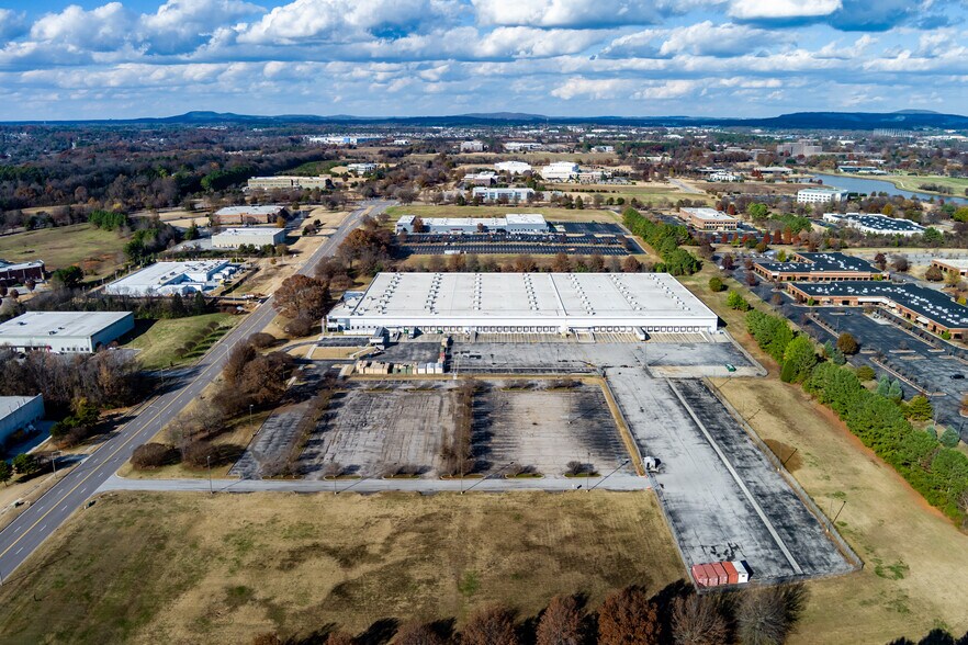 More Photos Of 300 Diamond Dr NW, Huntsville Warehouse For Lease