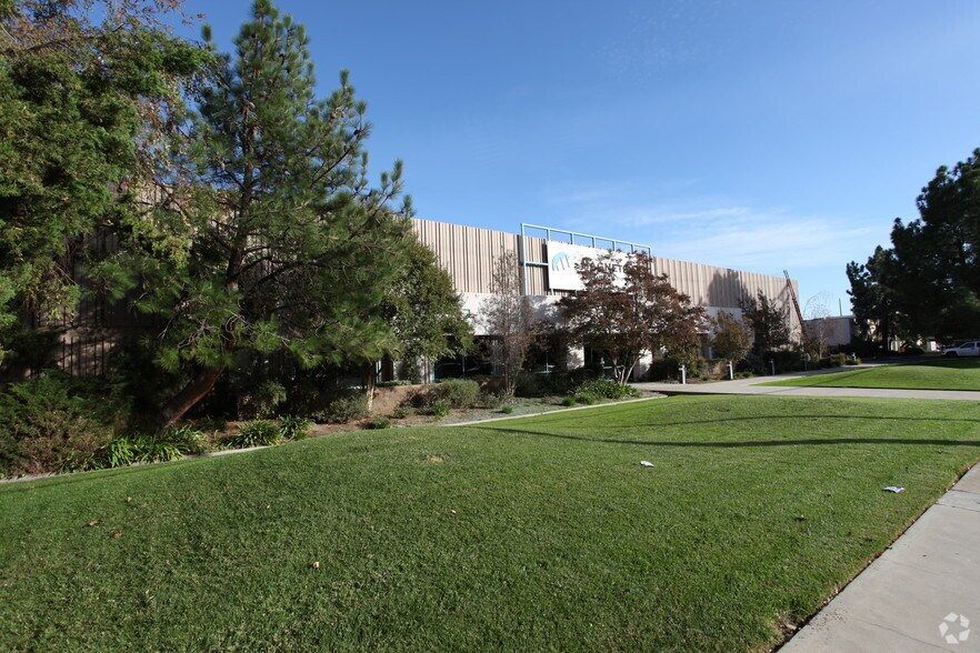 More Photos Of 8966 Mason Ave, Chatsworth Manufacturing For Lease