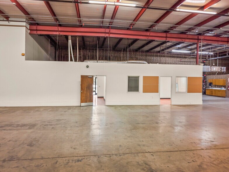 More Photos Of 623 Southwest St, High Point Warehouse For Lease