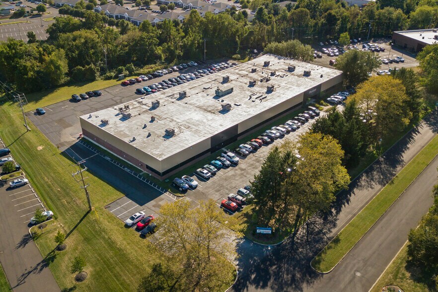 More Photos Of 2021 Cabot Blvd W, Langhorne Warehouse For Lease