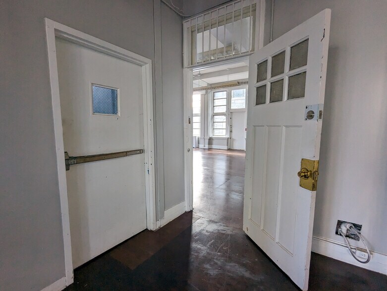 More Photos Of 1901 W Tioga St, Philadelphia Schools For Sale