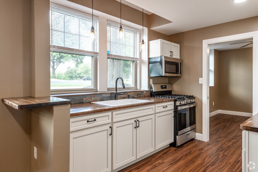 More Photos Of 218 Twin Oaks Rd, Akron Apartments For Sale