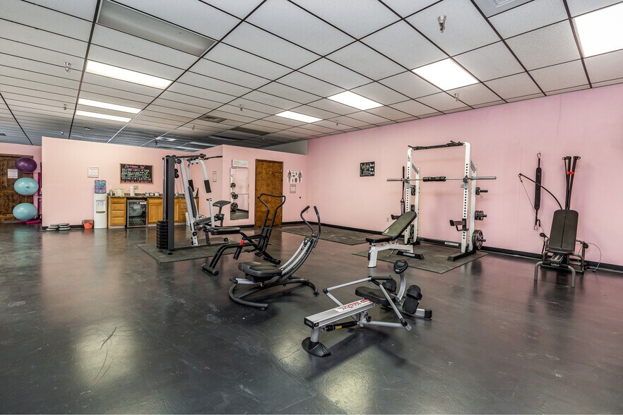 More Photos Of 128 W 8th St, Monroe General Retail For Sale