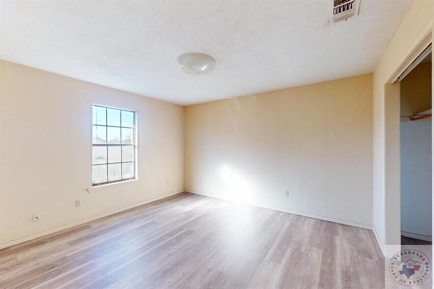 More Photos Of 120 37th st, Texarkana Apartments For Sale