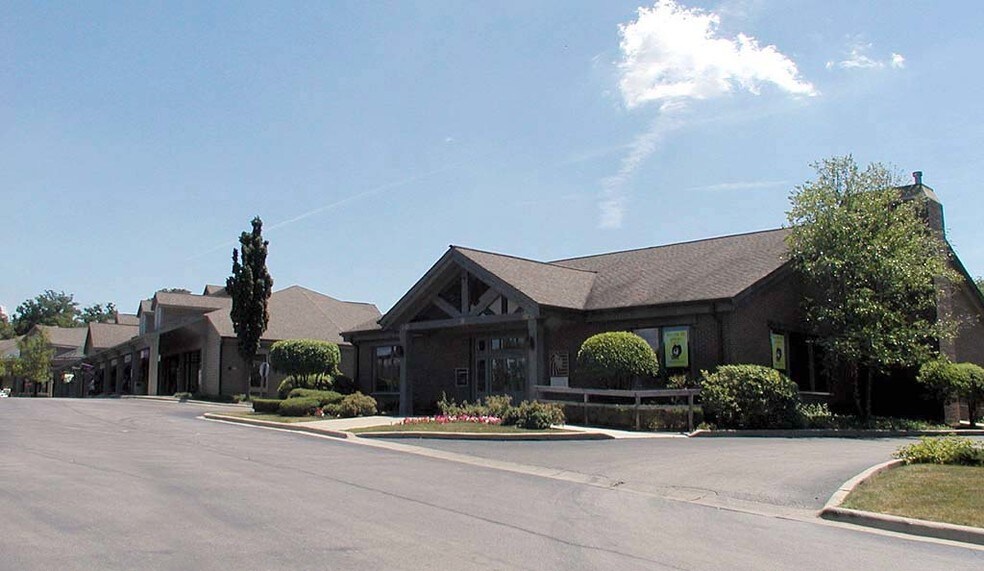 More Photos Of 5035-5075 Shoreline Rd, Lake Barrington General Retail For Lease