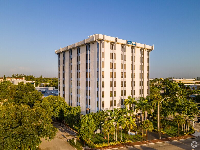 More Photos Of 12550 Biscayne Blvd, North Miami Medical For Lease