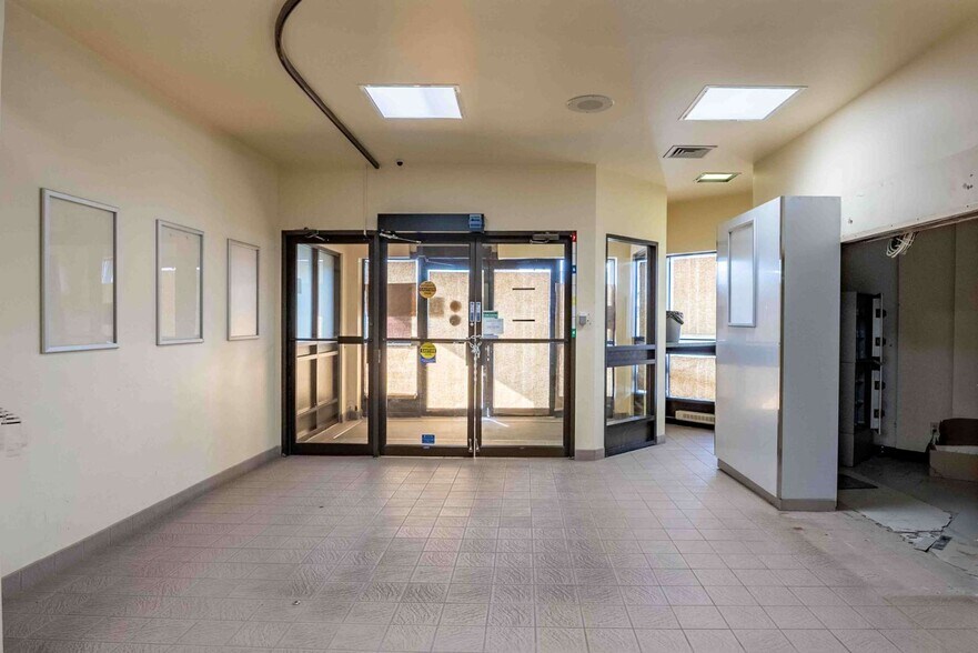 More Photos Of 29 Main St E, Chelmsford Office For Sale