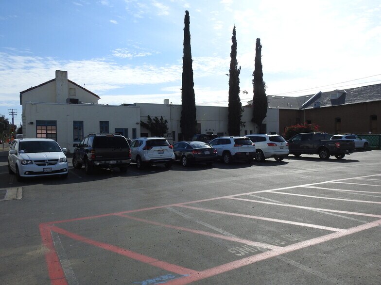 More Photos Of 701-713 Main St, Ramona Storefront For Lease