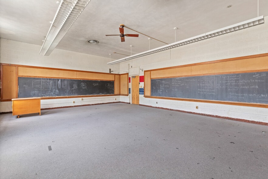 More Photos Of 26123 McDonald St, Dearborn Heights Religious Facility For Lease