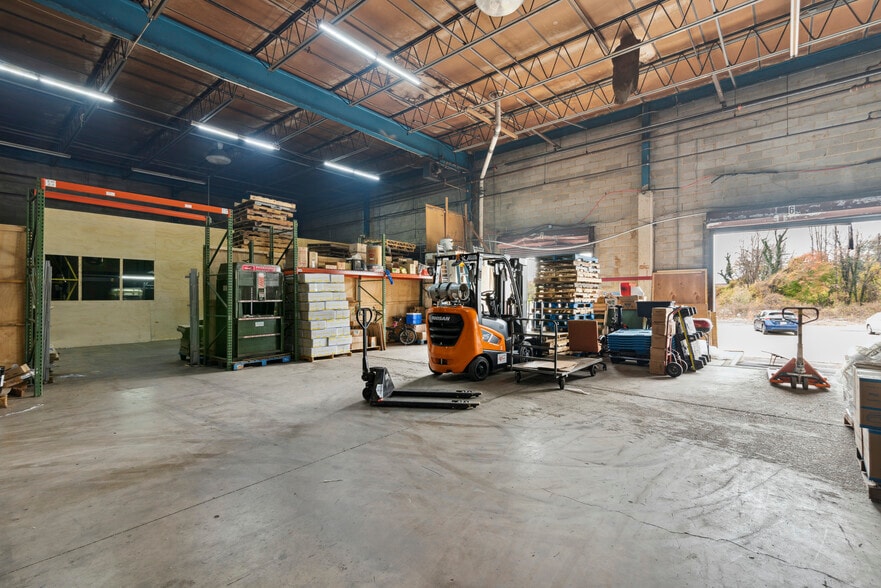 More Photos Of 5331 N 10th St, Philadelphia Warehouse For Lease