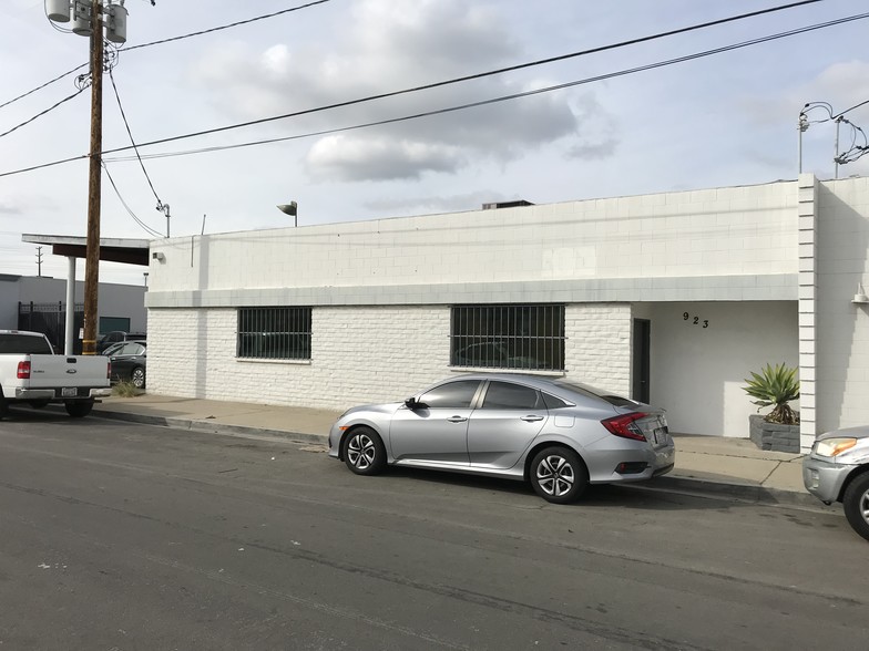 Primary Photo Of 923-925 E Arlee Pl, Anaheim Warehouse For Lease