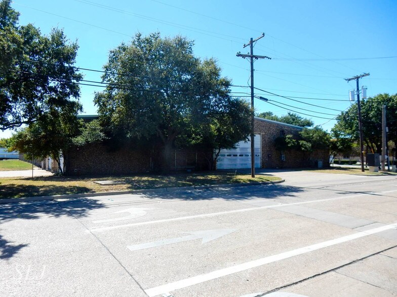 More Photos Of 15200 Midway Rd, Addison Warehouse For Lease