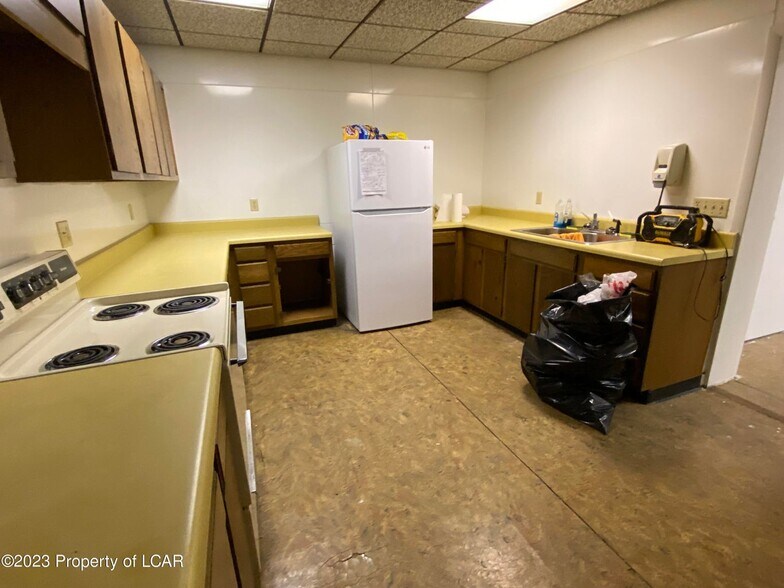 More Photos Of 578 Main St, Sugar Notch Flex For Sale