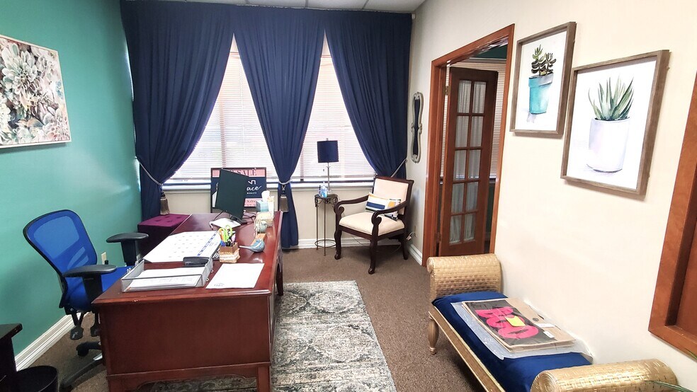 More Photos Of 2503-2510 Westminister St, Pearland Medical For Sale