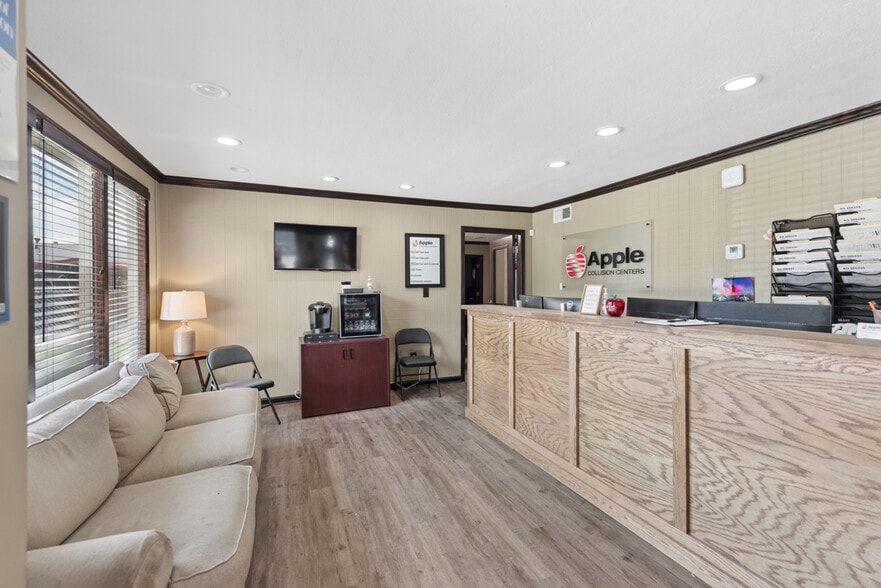More Photos Of 103-107 Mallard Dr, Hendersonville Warehouse For Sale