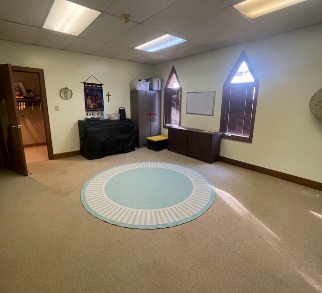 More Photos Of 14001 Shelbyville Rd, Louisville Specialty For Sale